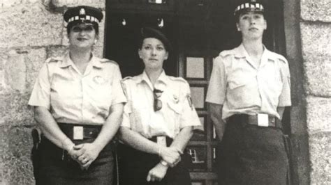 Cuando Las Primeras Mujeres Salieron A Patrullar Con Uniforme
