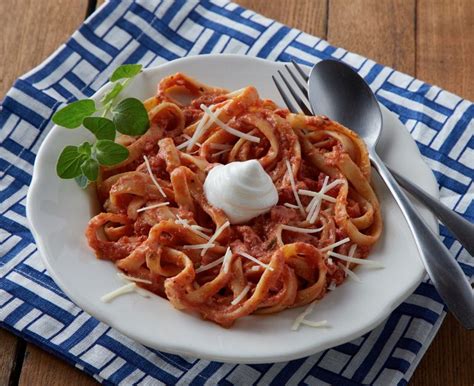 Maybe you would like to learn more about one of these? Tallarines De Fettuccine Cremosa Con Salsa De Tomates ...