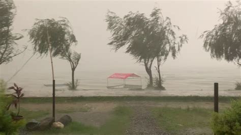 heavy rain fall in pokhara nepal with strom fewa lake youtube