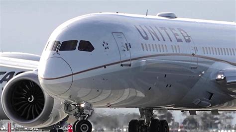 2nd Longest Dreamliner Flight United Airlines Boeing 787 9 Landing