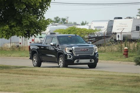 2019 Sierra Features Improved Cornerstep Rear Bumper Gm Authority