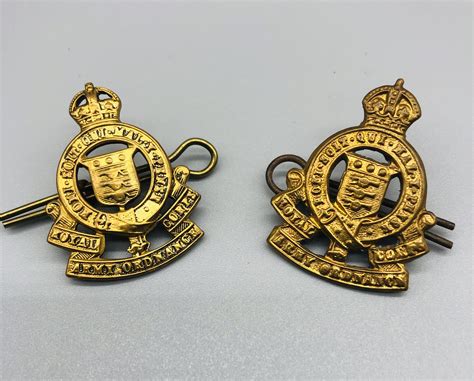 Royal Army Ordnance Corps Cap Badge And Collar Badges I British Militaria