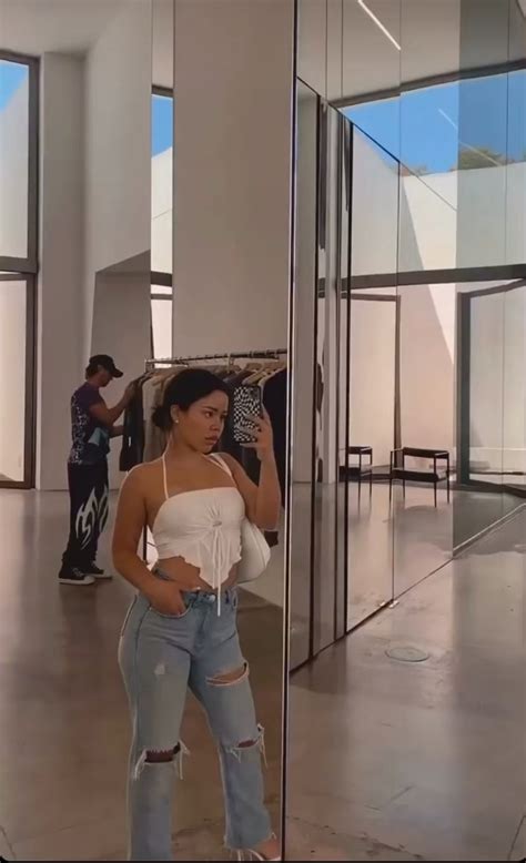 Thats A Lot Of Mirrors Rcierraramirez