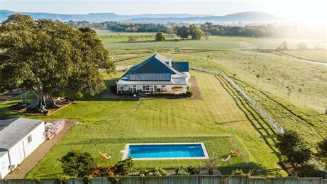 Book Mayfield Farmhouse A Luxury House In Nsw With Pool