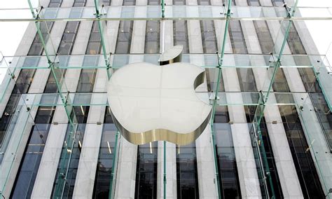 Apple Becomes The Worlds Most Valuable Company Ever Setting 623