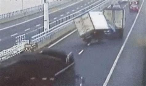 Watch The Moment A Lorry Dangerously Swerves And Refuses To Pull Over Travel News Travel