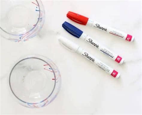 4th of July wine glasses: How to paint fireworks on wine glasses
