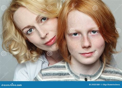 Mutter Und Sohn Stockbild Bild Von Schüler Glücklich 29201881