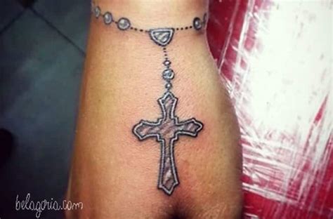 El rosario se considera un símbolo sagrado. Tatuajes de rosarios en la mano, recopilación y significado