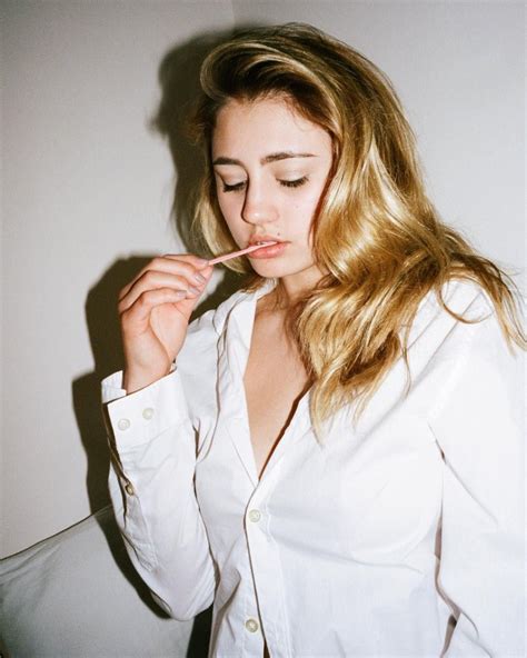 Lia Marie Johnson Sexy 7 Photos Thefappening