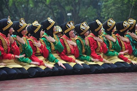 Mengenal Tari Saman Lebih Dekat Sejarah Makna Gerakan Dan