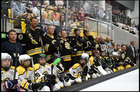 Boston Bruins Vs New York Rangers In Alumni Game Black N Gold Hockey