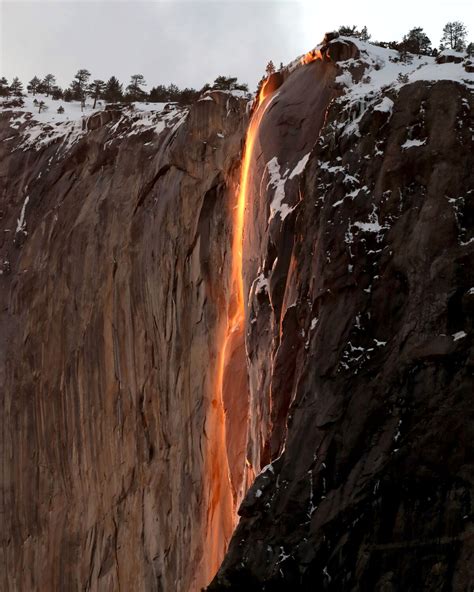 Es La Temporada De “cascadas De Fuego” En Yosemite Aquí Se Explica