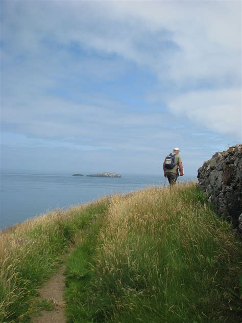North East Coastal Path Walk Anglesey Middle Mouse Background