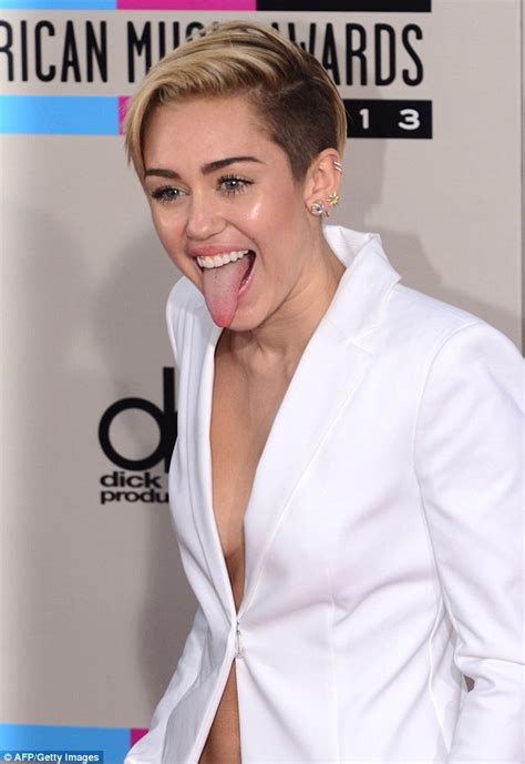 Amas 2013 After Turning 21 Miley Cyrus Wears Grown Up White Suit To Amas But Still Doesnt