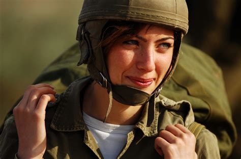 Female Paratroopers Prepare To Skydive March Sold Flickr