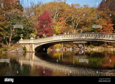 Bow Bridge Central Park Nyc Stock Photo Alamy