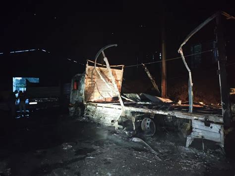 Згорілі автівки та розбиті будинки подробиці обстрілу Нікопольщини від