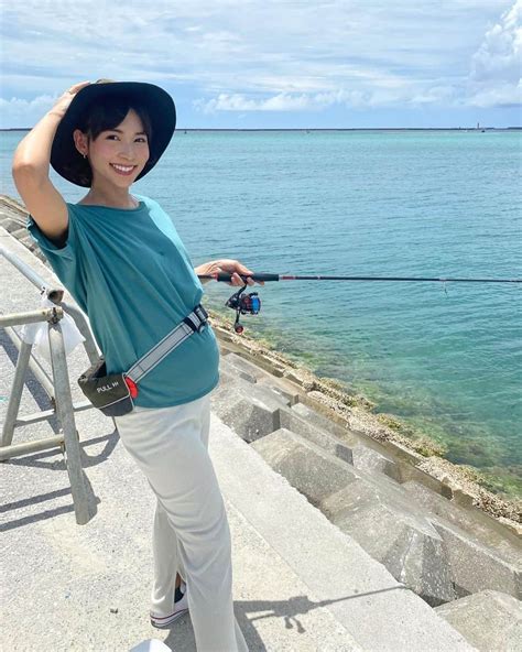 阪本智子さんのインスタグラム写真 阪本智子instagram 「‪🎣‬♡ 沖縄の思い出 マタ旅 すでに釣りに行きたい🤣笑 ・ マタニティパンツ が楽すぎて最近よく履いてます👖🤍