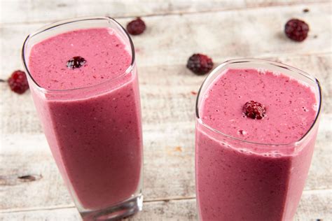 Blackberry Smoothie With Frozen Mangoes And Rolled Oats Recipe