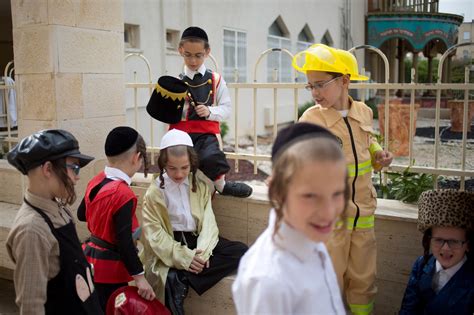 La fête juive de Pourim célèbre le courage dEsther