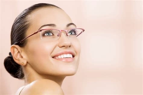 Makeup Tips For Eyeglass Wearers