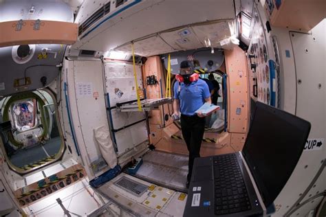 Space In Images 2018 05 Esa Astronaut Alexander Gerst Trains With