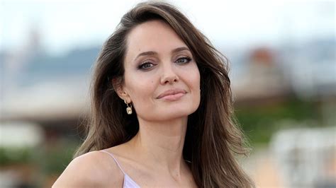 Angelina Jolie Shocked Fans With Radical Makeover Short Blonde Hair
