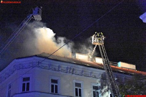 Bf Wien Starker Wind Erschwerte Löscharbeiten Bei Dachbrand