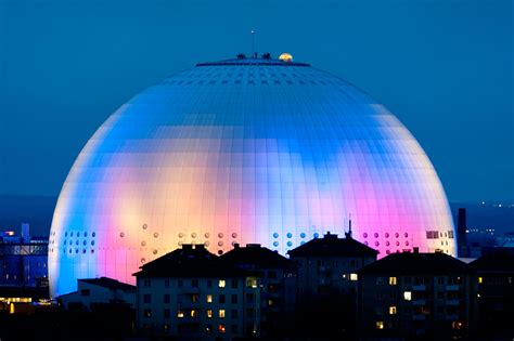 Till vidare bör max 8 besökare vistas i lokalen samtidigt på globen polisstation. Globen | En Bitter Blondins Blogg