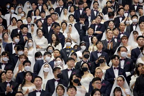 In Pictures South Korea Mass Wedding Defies Coronavirus Fears Bbc News