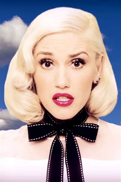 Gwen Stefani S Hairstyles And Hair Colors Steal Her Style Gwen Stefani Hair Hair Muse Gwen