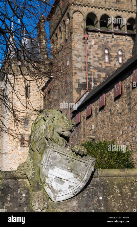 Sculpted Lion On Cardiff Castle Wall Cardiff Stock Photo Alamy
