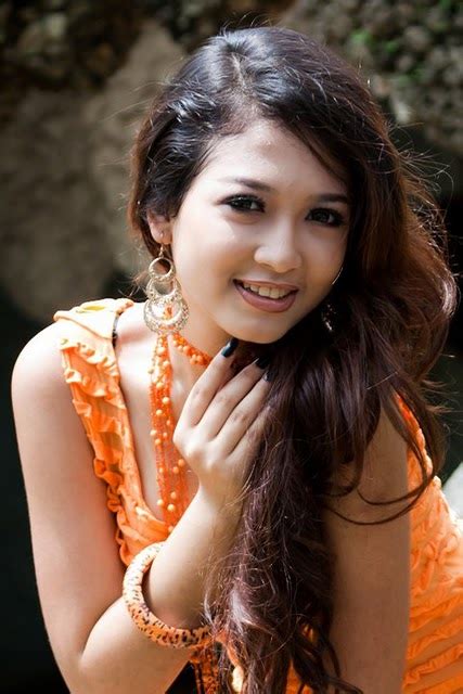Myanmar Cute New Face Model San Yati Moe Myint Actresshot Pics