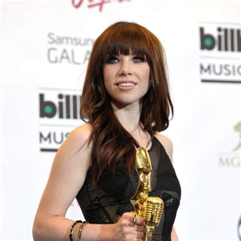 Carly Rae Jepsen Posando Con Su Billboard Music Awards 2013 Alfombra Roja Y Entrega De Los