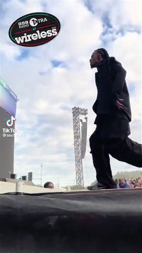the memes archive on twitter rt thememesarchive playboi carti falling off stage at wireless