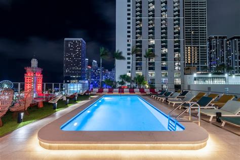 Unveiling Miami's Hottest Happy Hour Hotspots: Sip, Savor, and Sway