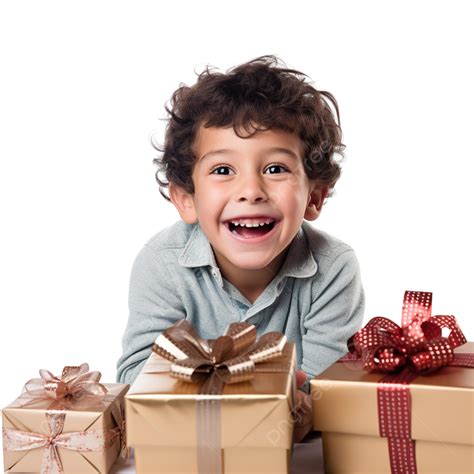 Un Niño Feliz Y Sonriente Jugando Con Cajas De Regalo De Navidad Png