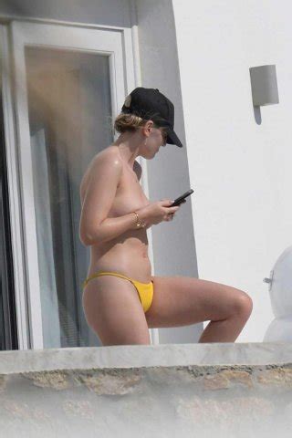 Perrie Edwards Oops Nude Boobs In Public