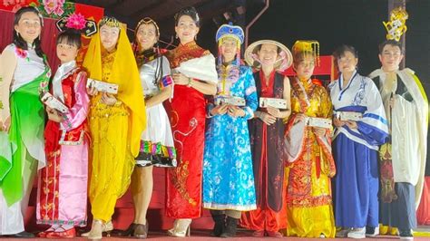 The game can also be played as a competition to choose the highest flying kite, the most skillful player in flying the kite, the kite that makes the best. Chinese Culture-Traditional National Costume Show At ...