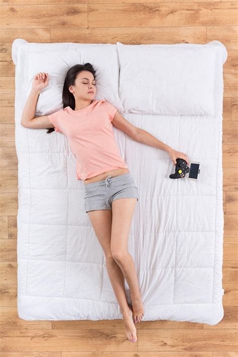 is sleeping on hard floor bad for your back