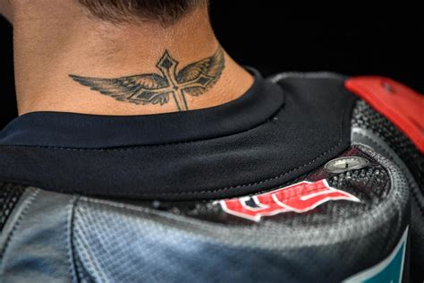 Pembalap monster energy yamaha fabio quartararo menangis karena gagal capai hasil maksimal di motogp spanyol 2021. MOTOGP 2020 : LE TATOUAGE DE QUARTARARO POUR SON SUCCÈS A ...