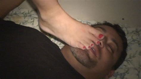 Britney Brooks Foot Worship And Tickle Small Screen Extreme Feet