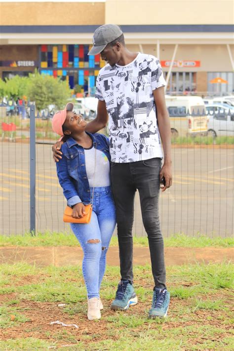 See The Extreme Height Difference Between This Basketballer And His ...