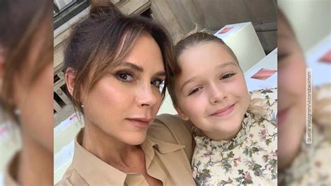 Victoria beckham's penchant for tight black vinyl pants was reignited during lockdown—she was brandishing a pair in a preview of her resort collection at her west london head office last week. Victoria Beckham: Sie kann auch lachen | RTL.de