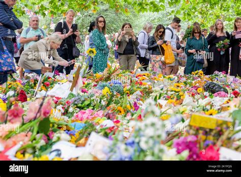 Her Majesty Queen Elizabeth floral tributes- People are pictured as
