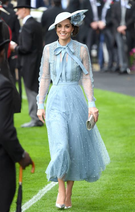 Herzogin kate ist bekannt für ihr stilsicheres auftreten. Royal Ascot 2019: Herzogin Kates Elie-Saab-Look im Check