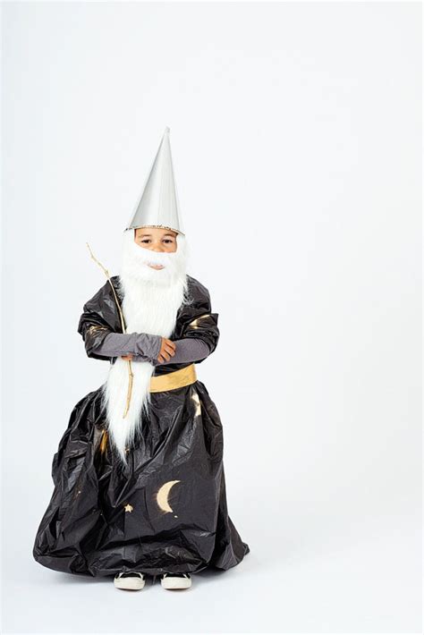 If you have a little boy who wants to participate in the witch costume club, you can dress. Wizard Costume