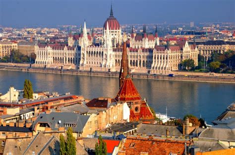 Budapest főváros önkormányzata pályázatot hirdet „budapest építészeti nívódíja 2020 elnyerésére. Hongrie, routes gourmandes - Voyage Budapest - Les Maisons ...