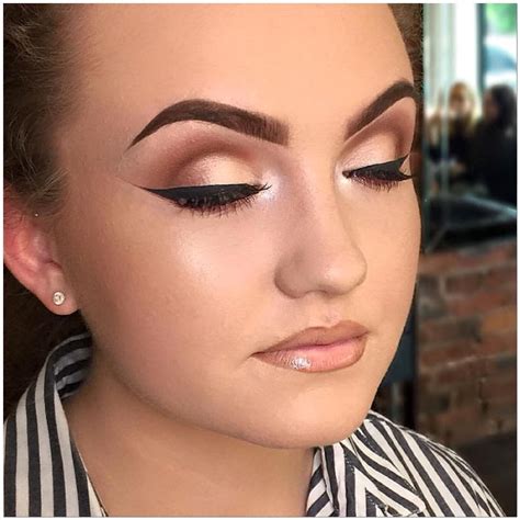 Metallic Rose Gold Eyeshadow Look I Love How Subtle And Understated